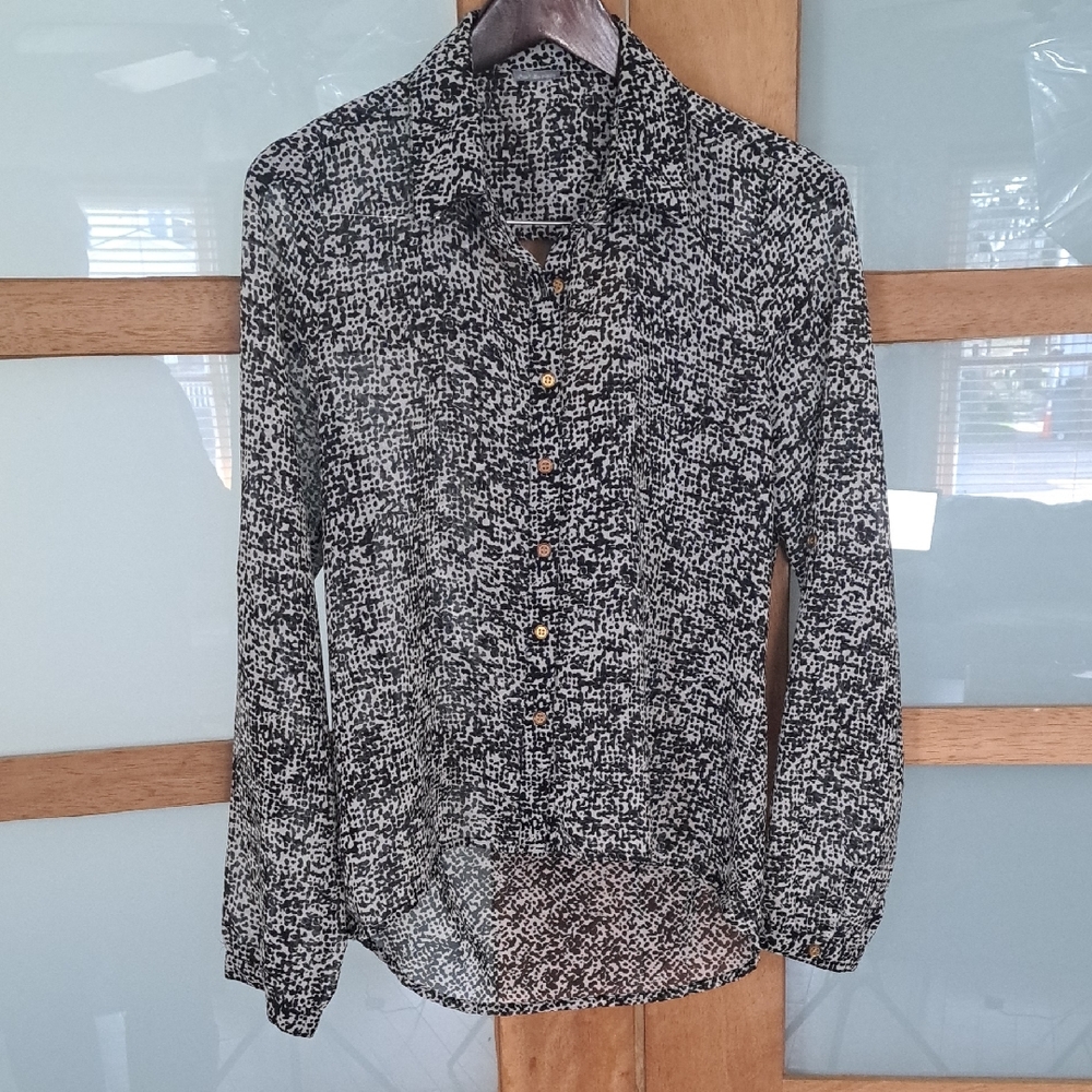 Charlotte Russe Black and White Printed Button-Down Blouse Open Back